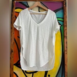 SHEIN White V-Neck Short Sleeve Tee